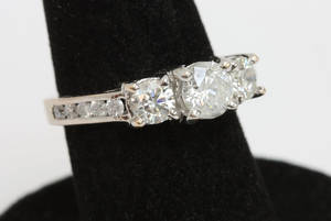 Ring, 14K med 13 st diamanter ca 2,50ct.