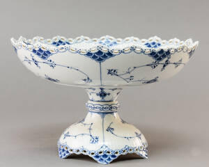 Royal Copenhagen. Musselmalet, helblonde opsats nr. 1022