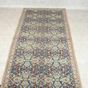 MATTA, handknuten, 400x110 cm.