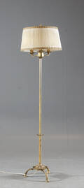 Golvlampa, mässing med tre ljusarmar, 1900-tal.