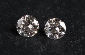 Par uindfattede brillanter. Ca. 0.13 ct og 0.14 ct 2