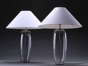 Et par Holmegaard Grace bordlamper med lysegrå skærme 2