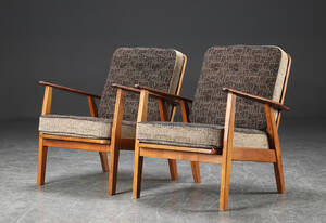 To lænestole, teak og eg, 1950erne 2