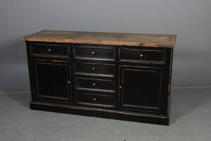 Skænk i sort antikbemaling, genanvendt elmetræ.