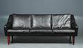 Dansk møbelproducent. Tre-pers. sofa