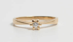 Solitairering med brillant på ca. 0.06 ct