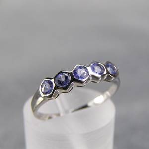 Ring in Weißgold mit Tansanit