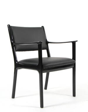 Ole Wanscher. Armstol af sortlakeret mahogni, model PJ 412