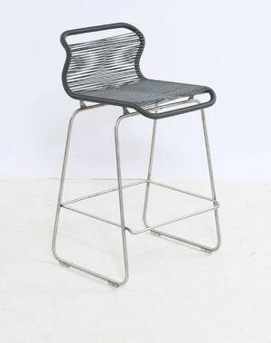 Verner Panton. VP ONE barstol i farven umami green Denne vare er sat til omsalg under nyt varenummer 4963766