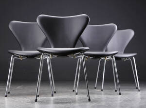 Arne Jacobsen. Fire syverstole model 3107, sort læder 4  