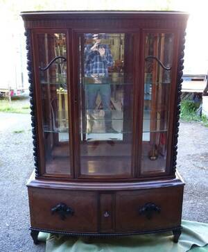 Vitrinskåp mörkbrunt B224