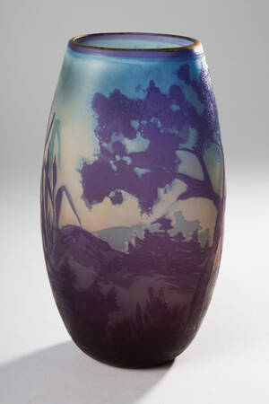 Vase, Glas mit landschaftlicher Motivik