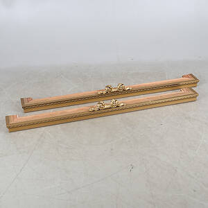 KORNISCHER, 2 st, gustaviansk stil.