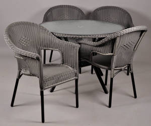 Bord och 4 stolar, polyrattan 5