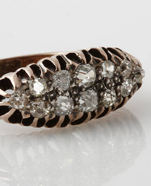 Antik diamantring af guld, i alt ca. 0.70 ct. 19 årh.s slutning