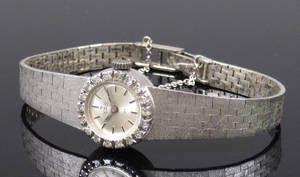 Damearmbåndsur med diamanter