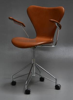 Arne Jacobsen. Kontorstol, model 3217 Vacona anilin læder