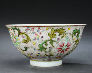 Lille kinesisk skål af porcelæn, 19002000-tallet Denne vare er sat til omsalg under nyt varenummer 4963725