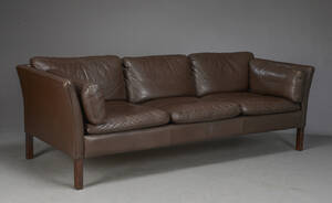 Dansk Møbelproducent. Trepers sofa, brun læder