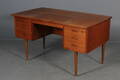Dansk møbelproducent. Skrivebord i teak.