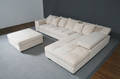 Sofa med chaiselongue og puf, cremefarvet - højre