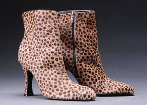 Versace, ankelstøvler med dyreprint, str. 38 2 Denne vare er sat til omsalg under nyt varenummer 4350071