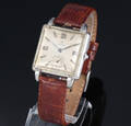 Omega. Vintage herreur i stål med sølvfarvet skive, ca. 194445