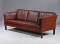 Dansk møbelproducent. Tre-pers sofa, brun læder