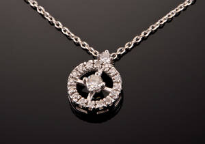 Halskæde med brillantvedhæng