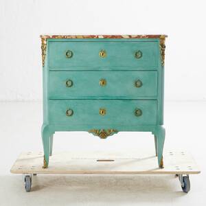 Byrå Louis XVI-stil