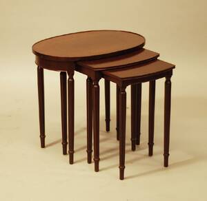 SATSBORD 3 DELAR GUSTAVIANSK STIL 1900-TAL, MÅTT STÖRSTA BORDET BR 60, DJ 43, HÖ 56 CM