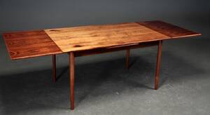 Dansk Møbelproducent.Spisebord af palisander med hollandsk udtræk