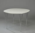 Arne Jacobsen  Piet Hein. Supercirkulært bord, hvid laminat.