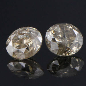 To uindfattede brillanter, ca. 1.39 ct. 2
