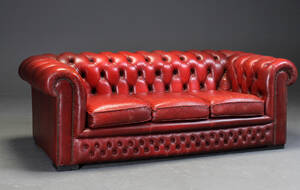 Chesterfield. Tre-pers sofa, rødt læder
