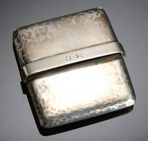 Evald Nielsen. Tændstikæske af let hammerslået sølv, 1919 