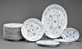 Kgl. Porcelæn Musselmalet. 12 middagstallerkner. 17