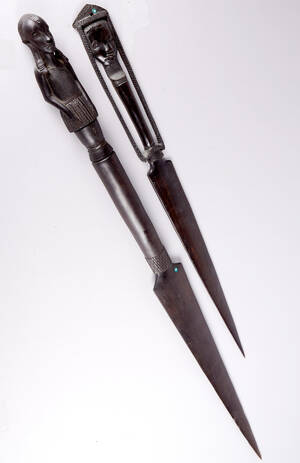 Dolkar, trä, Masai, 100 cm Denna vara har satts till omförsäljning under nytt varunummer4426710