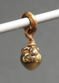 Ole Lynggaard, Sweet Drop  Dew Drop charm udført i 18 kt. guld. Denne vare er sat til omsalg under nyt varenummer 4753837