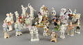 En samling figurer af porcelæn og biscuit, 1800-1900-tallet 24