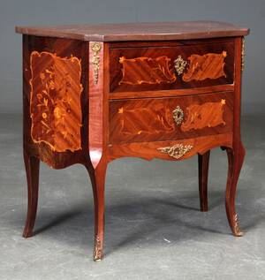 Kommode af fineret rosentræ