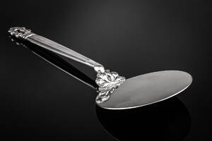 Johan Rohde for Georg Jensen. Kongemønster  Acorn kagespade af sterling sølv