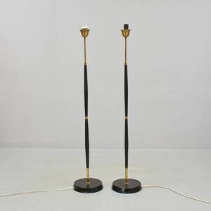 Golvlampfötter, Ett par