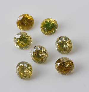 Parti uindfattede limegrønne og gule diamanter, ca. 2.08 ct