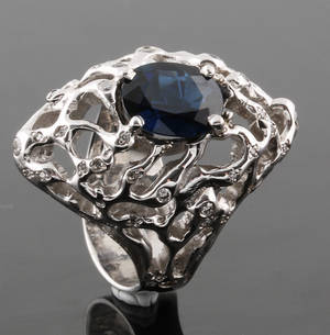 Designer Ring in 18K white gold with Blue sapphire and diamonds approx. 0.17ct.