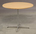 Arne Jacobsen. Cirkulært cafébord køkkenbord Denne vare er sat til omsalg under nyt varenummer 4161887