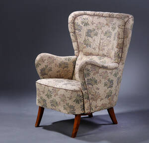 Dansk møbelproducent. Overpolstret lænestol 