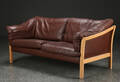 To-pers. sofa, bøg og læder, dansk møbelproducent  Denne vare er sat til omsalg under nyt varenummer 4539186