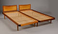 Dansk møbelproducent. Par daybeds af teaktræ. 2
