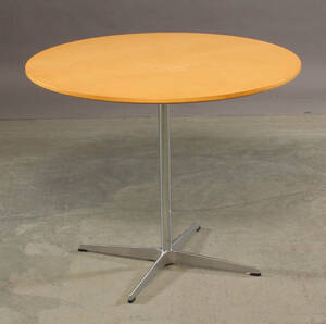 Arne Jacobsen. Cirkulært cafébord køkkenbord  Denne vare er sat til omsalg under nyt varenummer 4153804